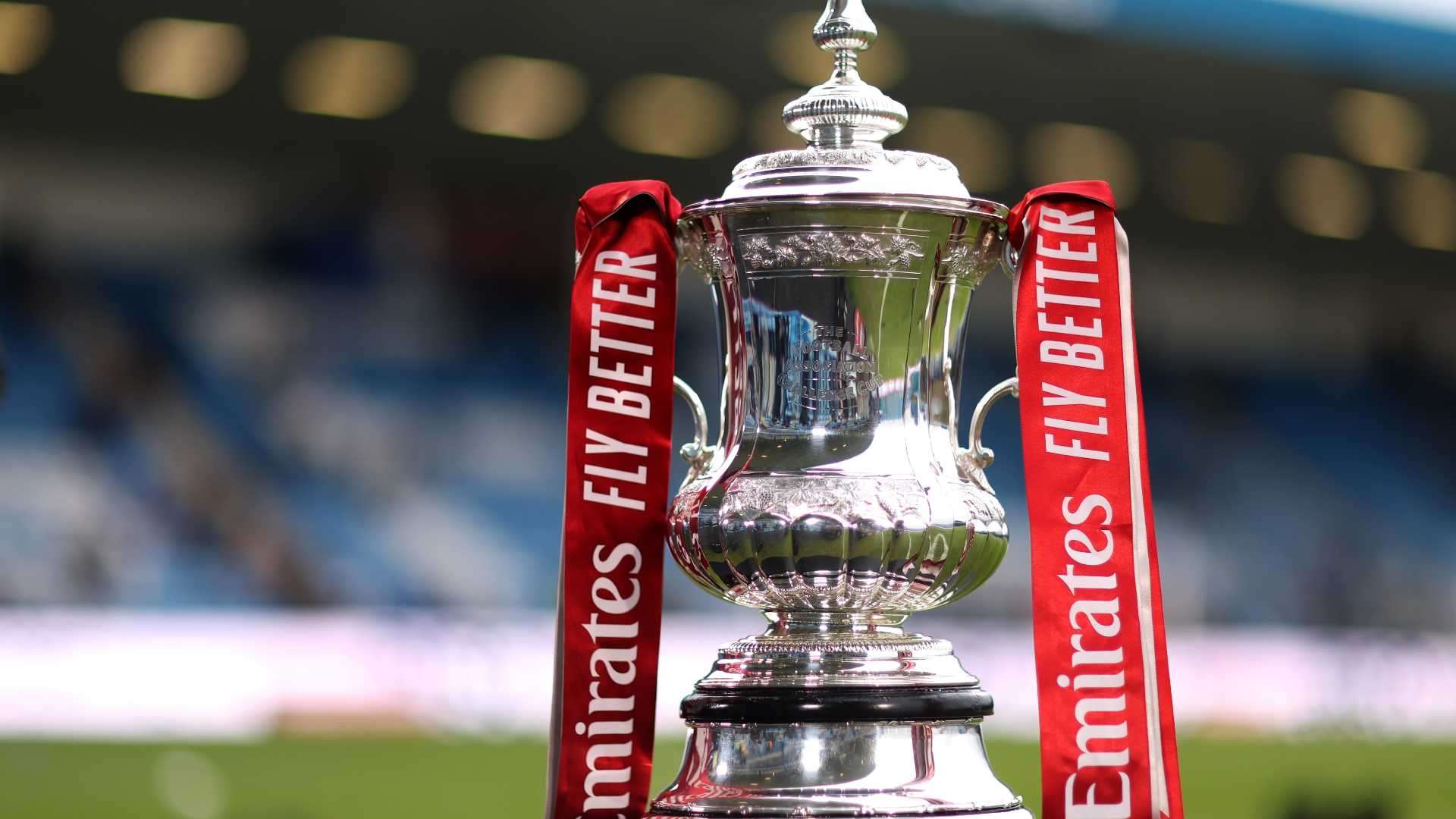 曼聯投入4300萬鎊引進法國中衛瓦拉內.