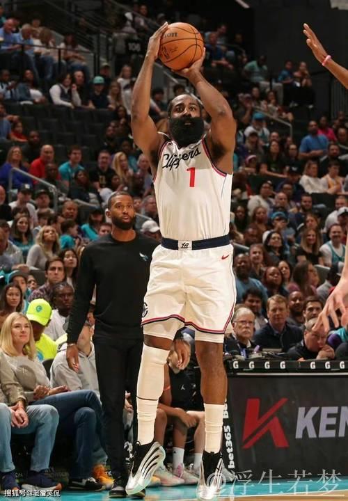 火箭记者质疑哈登关键能力，快船球迷怒喷他表现不佳！