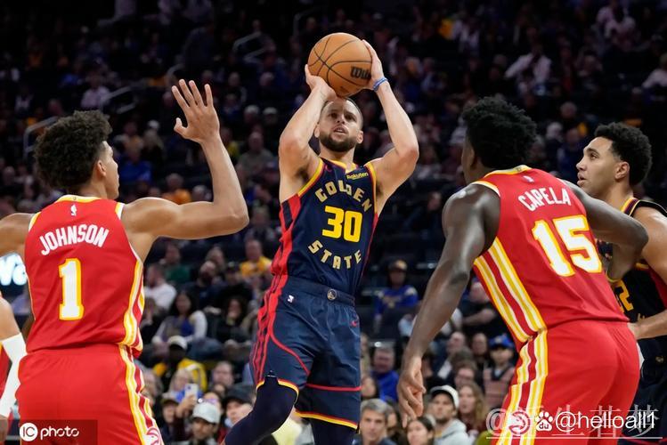 克里斯蒂底角连续运球,高难度后仰三分压哨绝杀 克里斯蒂底角连续运球,高难度后仰三分压哨绝杀